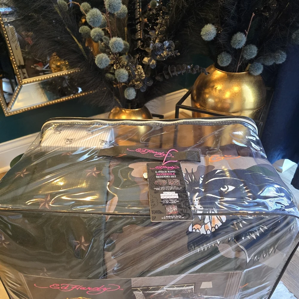Ed Hardy King reversible 8piece Bedding set new
